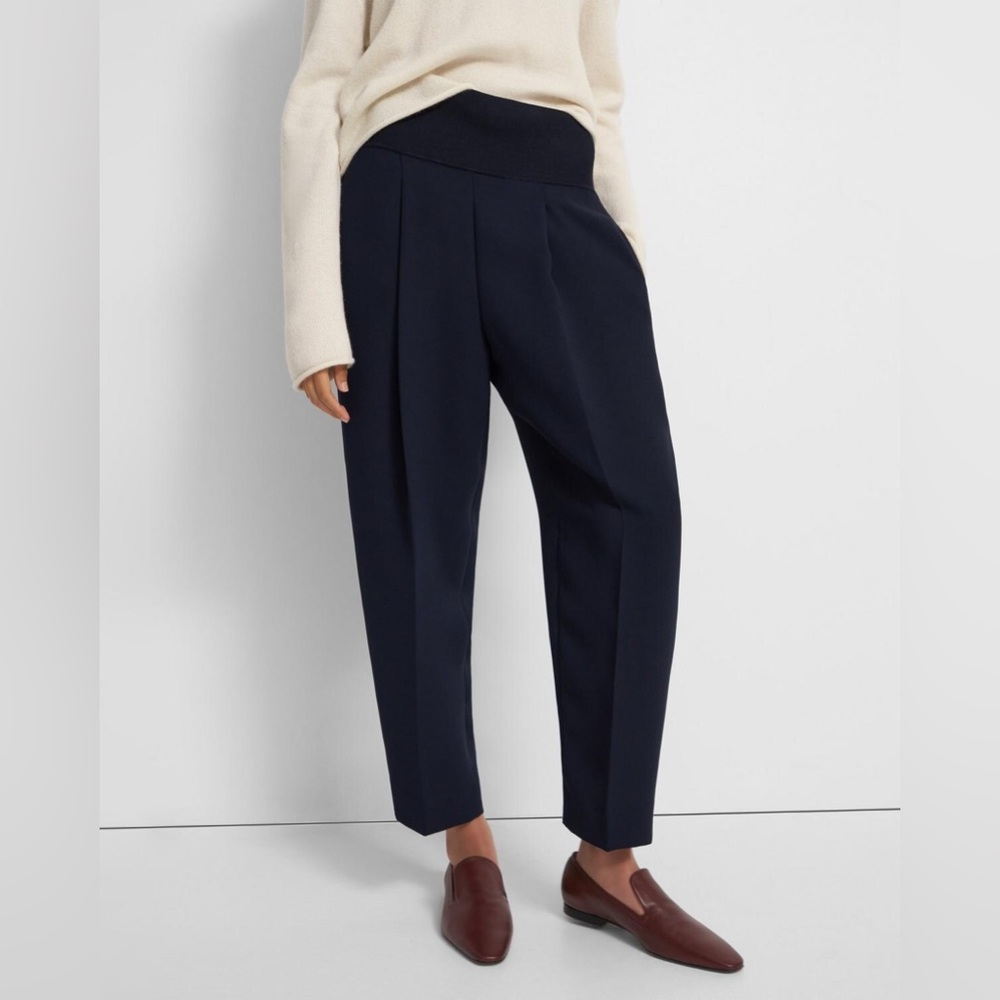 NWT Theory Carrot Pant in Crepe